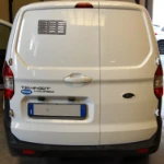 Las rejillas con celosías para ventilar el receptáculo de carga de la Ford Courier