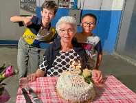 Maria Menon con su nieto Francesco y con Giacomo, sobrino de Fabiola