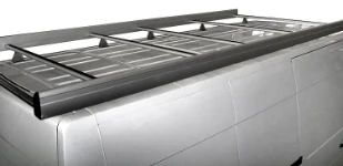 Portapaquetes con rodillo y parapetos laterales para NV400