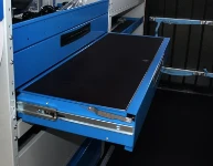 Todo lo necesario para el trabajo del electricista a bordo de un vehículo comercial equipado por Syncro System.