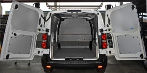 Revestimiento interior de madera y chapa y barras de techo para Vivaro