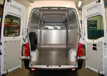 Rivestimento interno con pianale e pannellatura per NV250
