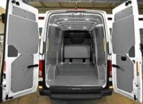 Rivestimento interno con pianale e pannellatura per NV250
