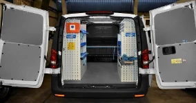 Rivestimento interno in legno e lamiera e portatutto per Jumpy