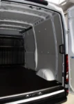 Rivestimento lato sinistro del Dokker con copriruota in alluminio mandorlato