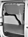 Suelo de madera y panelado de chapa en un Ford Transit Connect