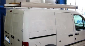Berlingo Citroen con rivestimento interno in legno e lamiera