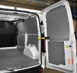 Rivestimento lato sinistro del Dokker con copriruota in alluminio mandorlato