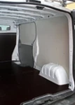 Rivestimento lato sinistro del Dokker con copriruota in alluminio mandorlato