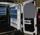 Taller móvil para montaje de toldos equipado por Syncro.
