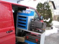 Transporter equipado con guía de extracción lateral con hornillo y bombona