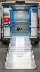 Vista frontal de la rampa de carga de aluminio
