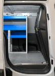 Vista lateral de estantería y plataforma para Opel Combo