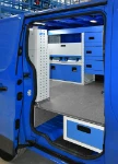 Vista lateral del Talento equipado con estanterías y cajones bajo suelo